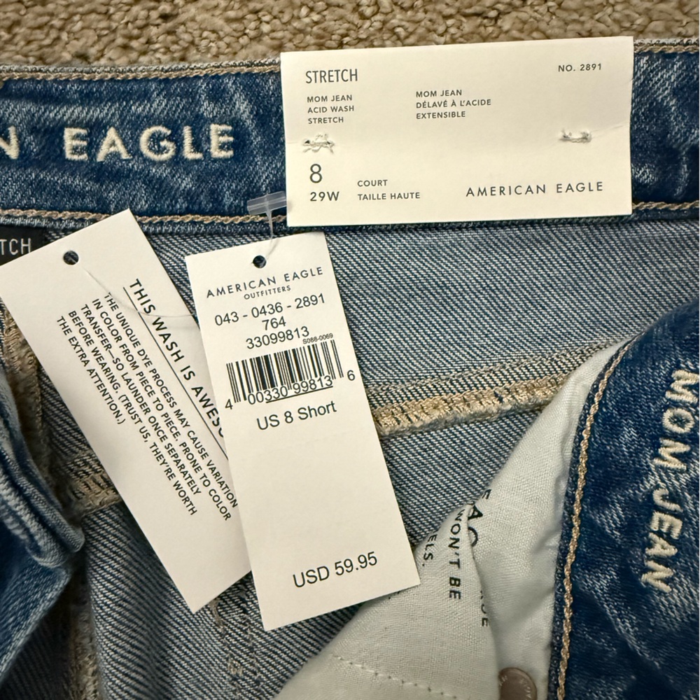 American Eagle Distressed Light Acid Washed Mom Jean -8 short - Picture 9 of 12